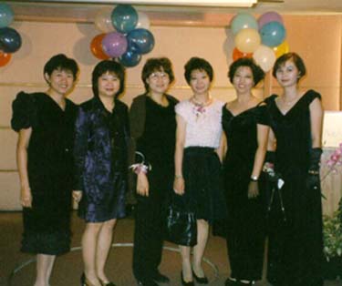 ladies1a.jpg (20565 bytes)